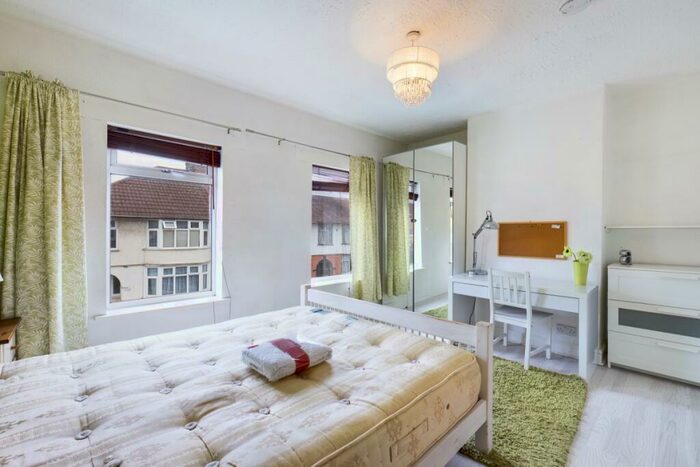 4 Bedroom House To Rent In Euston Road, Northampton, NN4