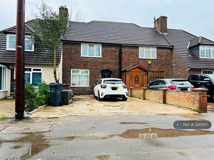 3 Bedroom Terraced House To Rent In Becontree Avenue, Dagenham, RM8