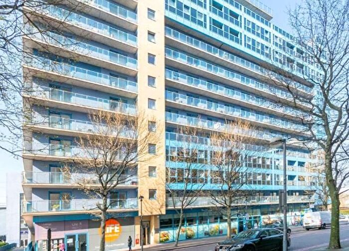 3 Bedroom Flat To Rent In Westgate Apartment, Western Gateway, Royal Victoria Docks, Excel, London, E16