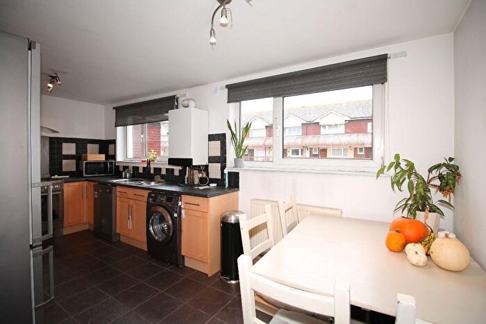 2 Bedroom Flat To Rent In Meredith Street, London, E13