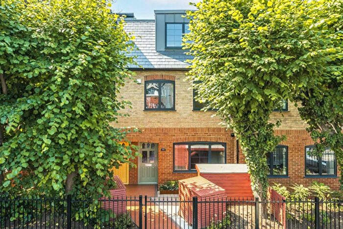 4 Bedroom Terraced House For Sale In Cricklade Avenue, Streatham Hill, SW2