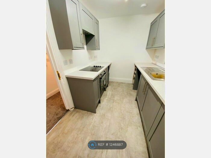 1 Bedroom Flat To Rent In Meyrick Street, Pembroke Dock SA72