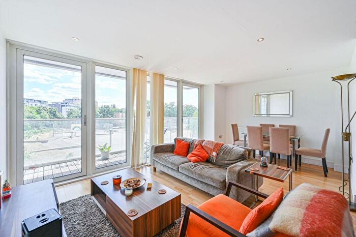 3 Bedroom Flat To Rent In Seager Place, Deptford, London, SE8