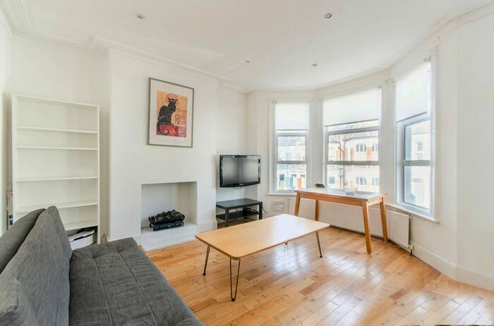 2 Bedroom Flat To Rent In Bathurst Gardens, Kensal Green, London, NW10