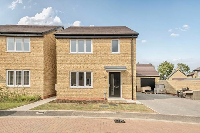 3 Bedroom Detached House To Rent In Moneymaker Close, Carterton, OX18