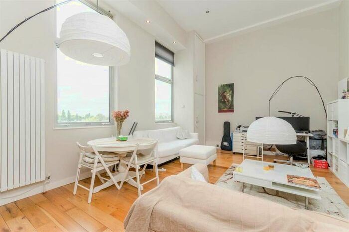 1 Bedroom Flat To Rent In Piper Building, Parsons Green, London, SW6