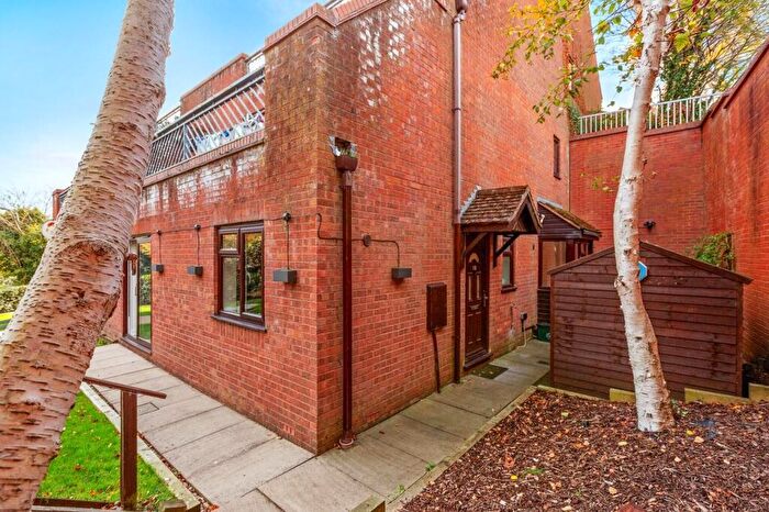 2 Bedroom Flat For Sale In Flitcroft Lea, High Wycombe, HP13