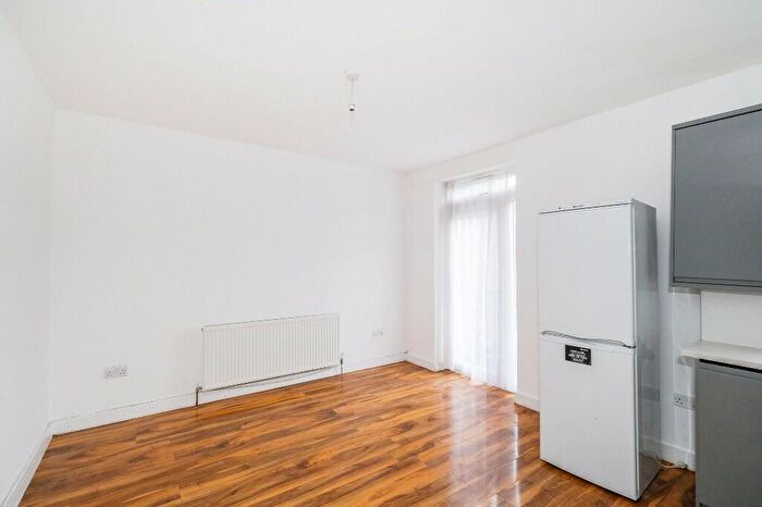3 Bedroom Terraced House For Sale In Cavendish Drive, Leytonstone, E11