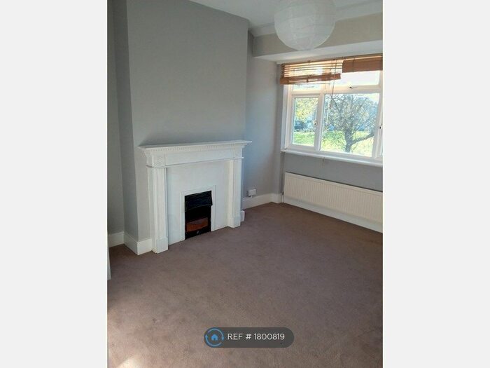2 Bedroom Maisonette To Rent In Deer Park Gardens, Mitcham, CR4