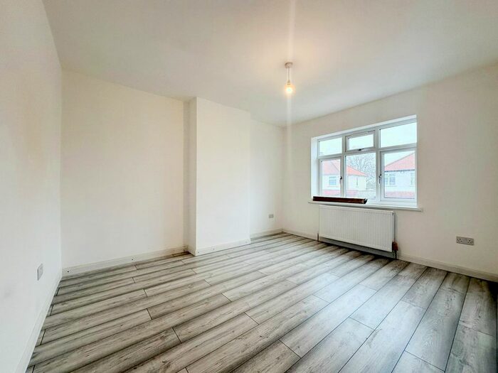 3 Bedroom Semi-Detached House To Rent In Carterhatch Road, Enfield, EN3