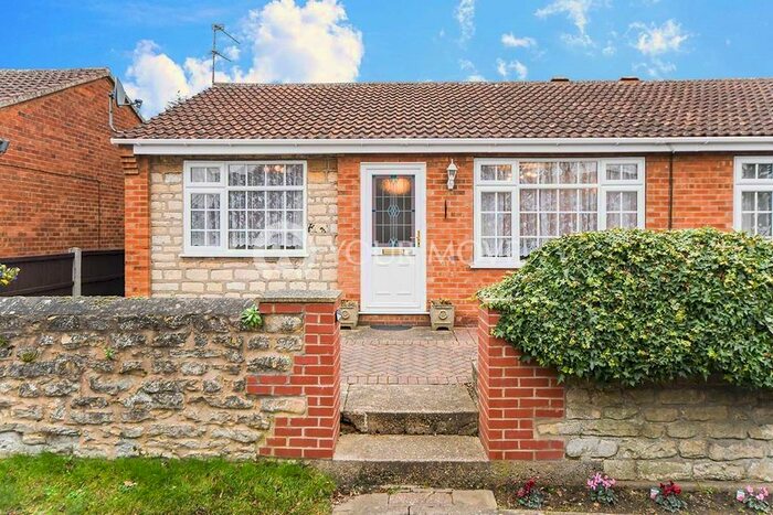 2 Bedroom Bungalow To Rent In Manor Court, Welton, Lincoln, LN2