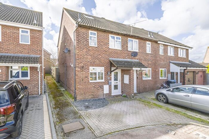 3 Bedroom End Of Terrace House For Sale In Griffiths Close, Swindon, SN3