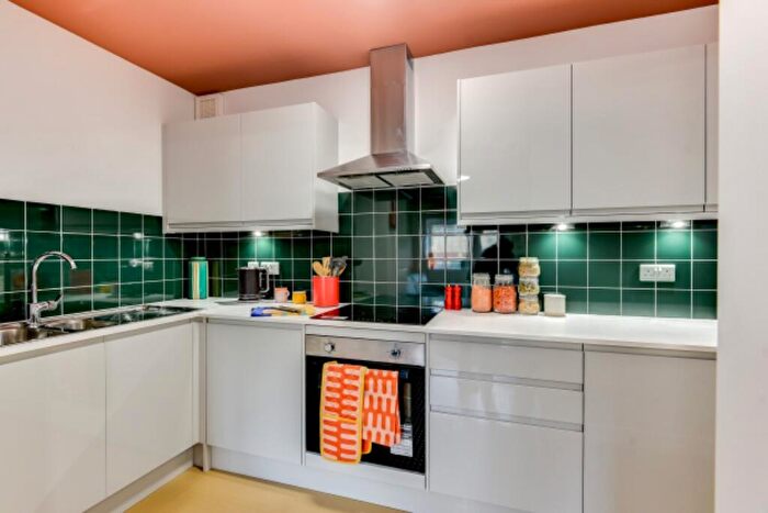 6 Bedroom House Of Multiple Occupation To Rent In Eastover Grove, Bath, Somerset, BA2