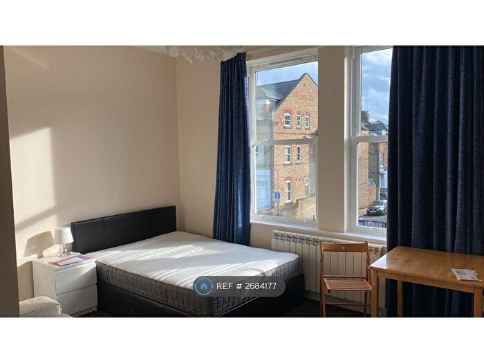 Studio To Rent In Gloucester Drive, London, N4