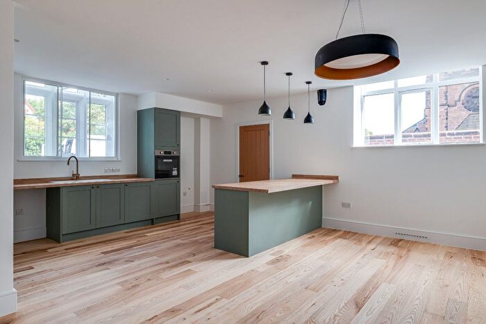 2 Bedroom Flat To Rent In Overleigh Road, Chester, Cheshire, CH4