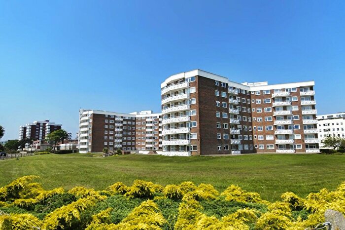 2 Bedroom Apartment To Rent In Elizabeth Court, Grove Road, Bournemouth, BH1