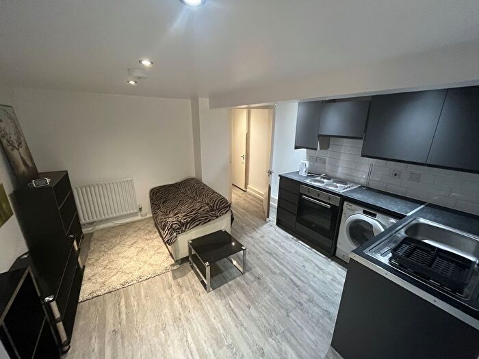 1 Bedroom Flat To Rent In Archery Road, Leeds, West Yorkshire, LS2