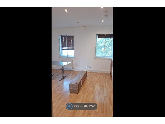 1 Bedroom Flat To Rent In Old Kent Road, London, SE1