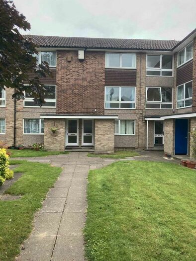 2 Bedroom Maisonette To Rent In Lima Court, Reading, RG1