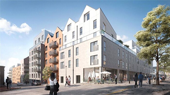 2 Bedroom Flat To Rent In Bull Yard, Gravesend, Kent, DA12