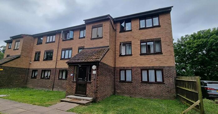 2 Bedroom Flat For Sale In Conway Gardens, Grays, Essex, RM17