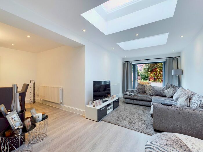 3 Bedroom Mews To Rent In Corringham Road, Golders Green, NW11