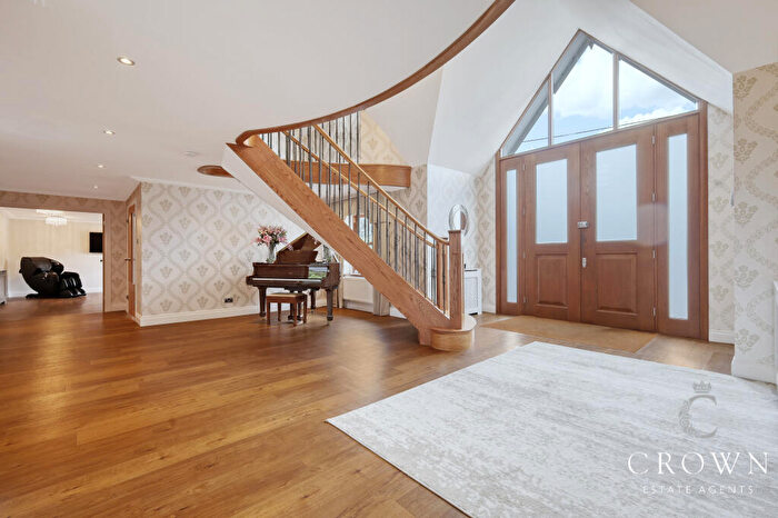 6 Bedroom Detached House For Sale In Ramsden Park Road, Ramsden Bellhouse, Billericay, CM11