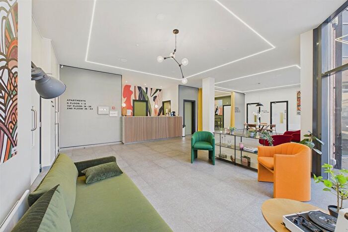 1 Bedroom Flat To Rent In Riverbank Way, London, TW8