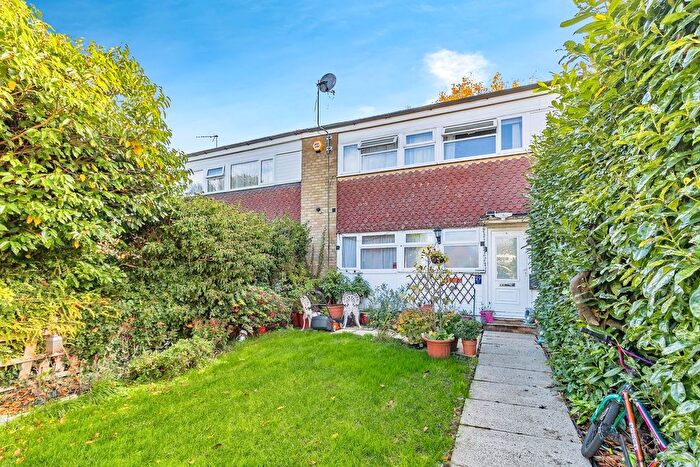 3 Bedroom Terraced House For Sale In Ross Way, Slip End, Luton, LU1