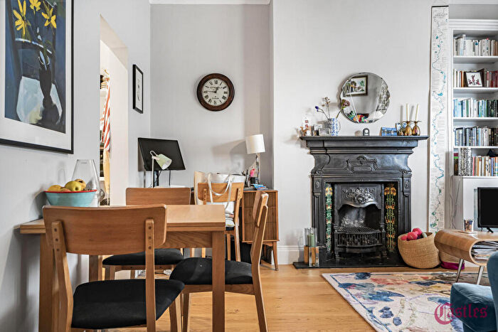 1 Bedroom Flat For Sale In Denton Road, N8