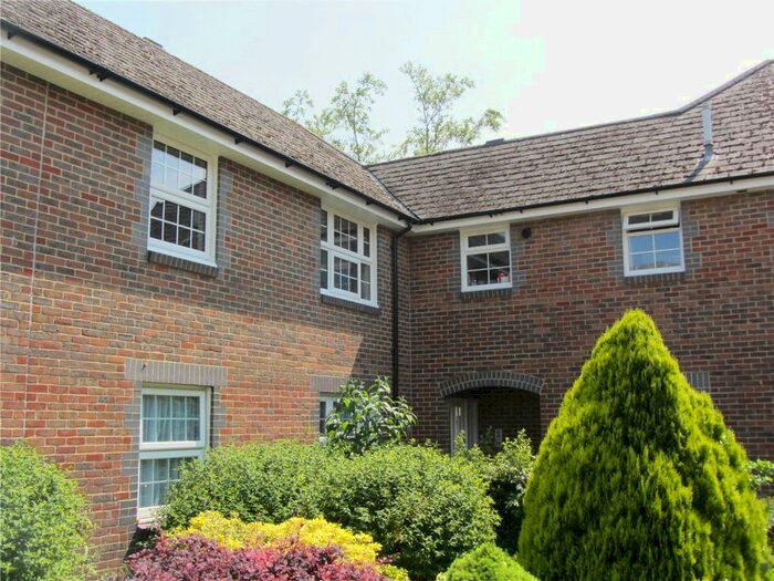 2 Bedroom Flat To Rent In Cross Street, Winchester, Hampshire, SO23