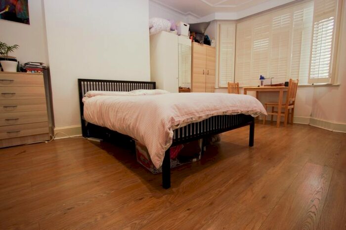 Property To Rent In Hedge Lane, London, N13