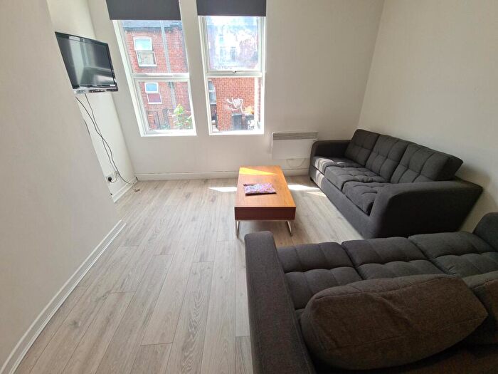 3 Bedroom House To Rent In Headingley Mount, Leeds, LS6
