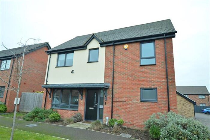 3 Bedroom Detached House To Rent In Park View, Chigwell, IG7