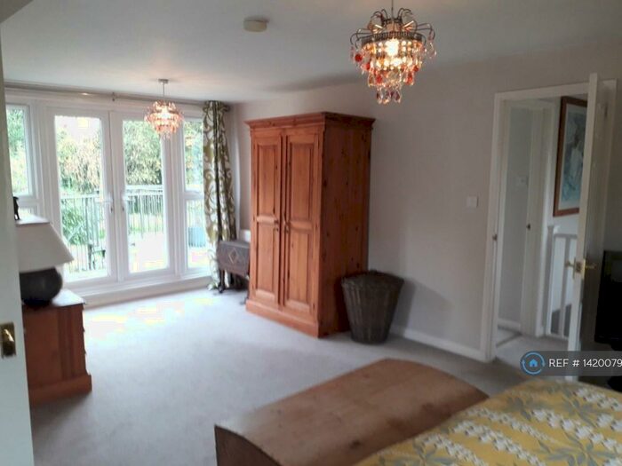 4 Bedroom Detached House To Rent In Chelsham Common, Surrey, CR6