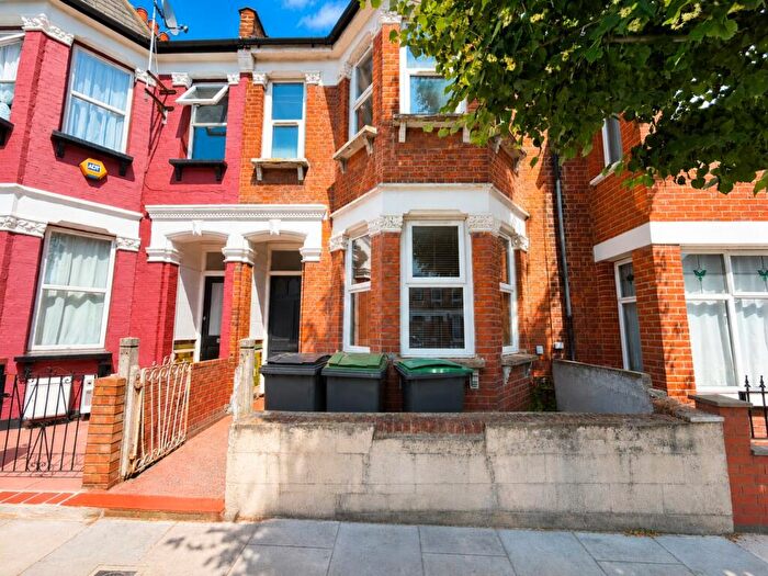 2 Bedroom Apartment To Rent In Downhills Park Road, N17