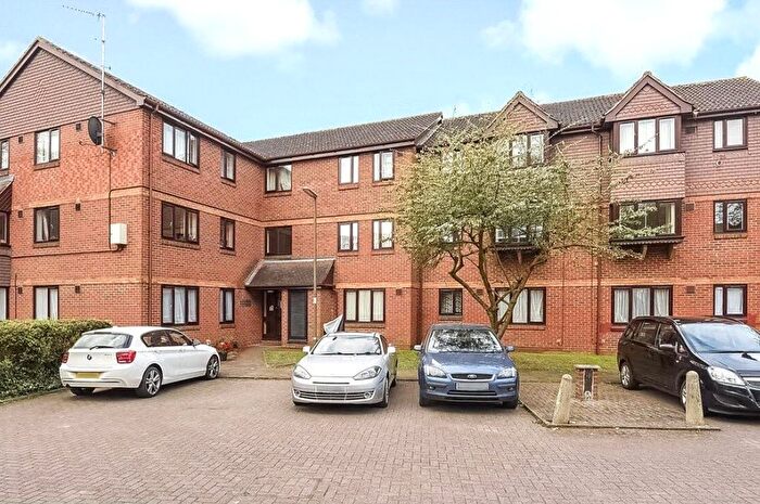 2 Bedroom Flat To Rent In Dutch Barn Close, Stanwell, Staines-Upon-Thames, Surrey, TW19