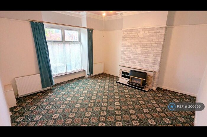 4 Bedroom End Of Terrace House To Rent In Park Road, Oldham, OL4