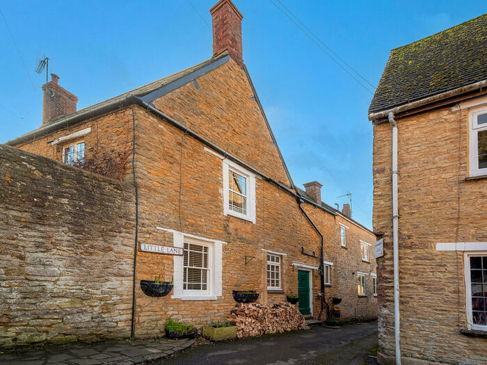 3 Bedroom Detached House For Sale In Little Lane Aynho Banbury, Oxfordshire, OX17