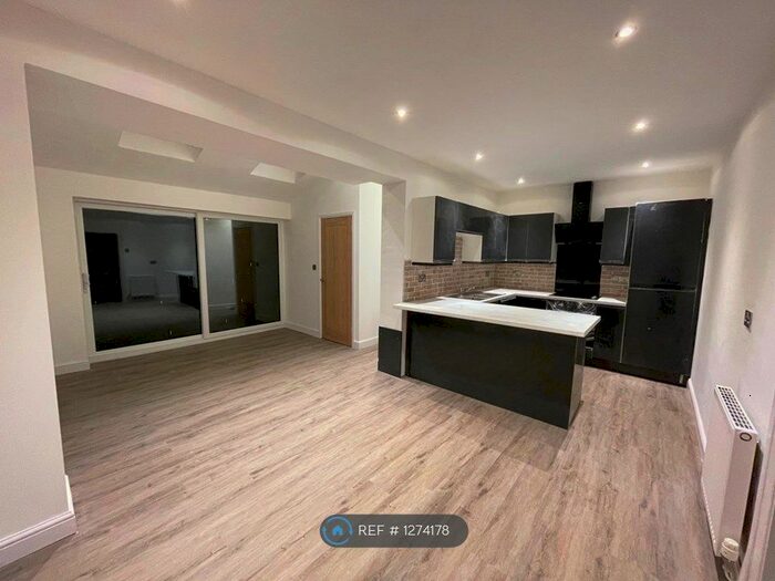 3 Bedroom Semi-Detached House To Rent In Malbank Road, Crewe CW2