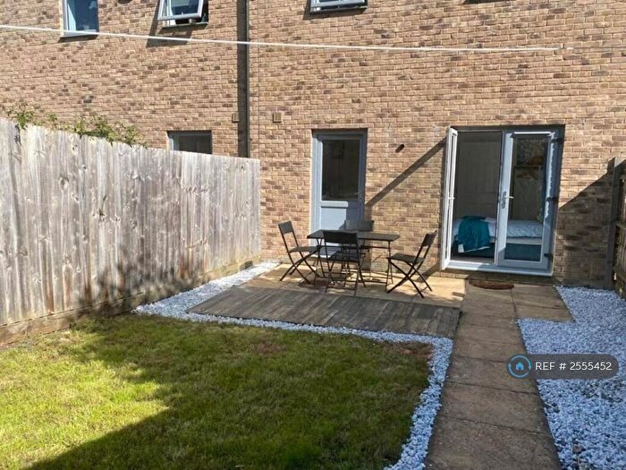 4 Bedroom Terraced House To Rent In Woodhead Drive, Cambridge, CB4