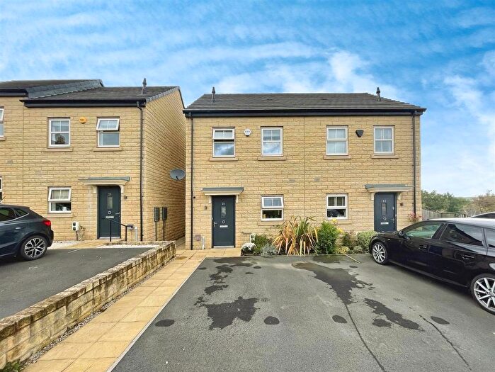 2 Bedroom Semi-detached House For Sale In Pearson Street Moorside, Cleckheaton, BD19