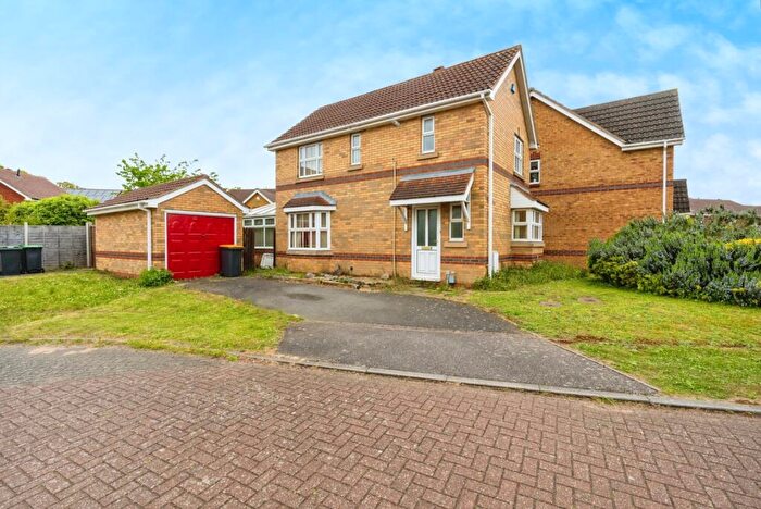 3 Bedroom Detached House For Sale In Tansy Close, Bedford, Bedfordshire, MK42
