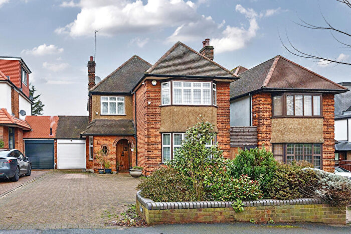 4 Bedroom Detached House For Sale In Friern Barnet Lane, Whetstone, N20