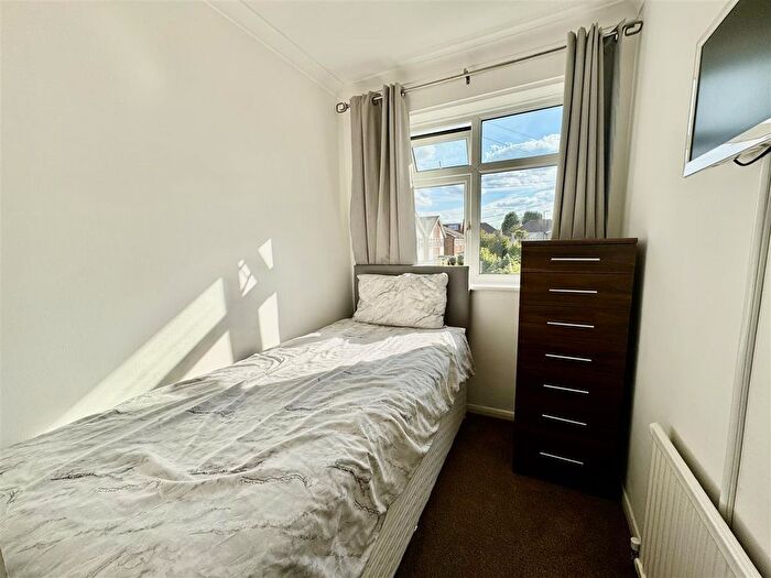 3 Bedroom Terraced House For Sale In Mark Close, Bexleyheath, DA7