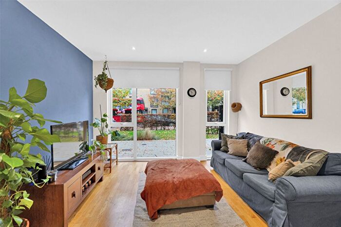 2 Bedroom Flat For Sale In Bristol Avenue, London, NW9