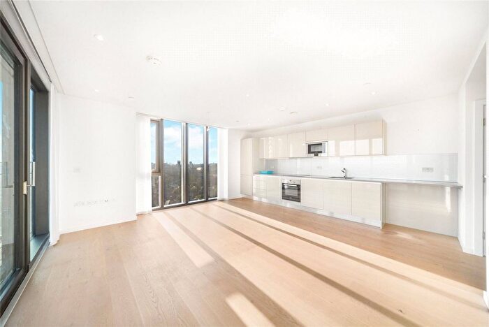 2 Bedroom Flat For Sale In St Gabriel Walk, Elephant And Castle, London, SE1