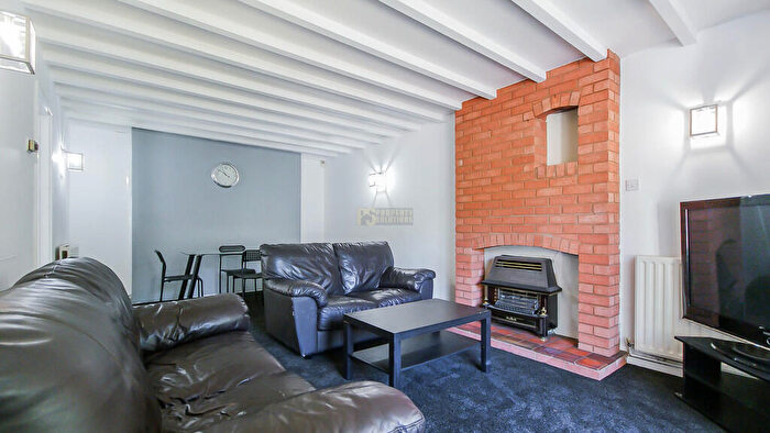 4 Bedroom Semi-Detached House To Rent In Pavenham Drive, Birmingham, B5