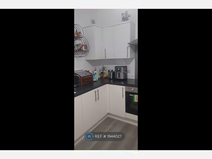 2 Bedroom Flat To Rent In Milton Road, Weston-Super-Mare, BS23