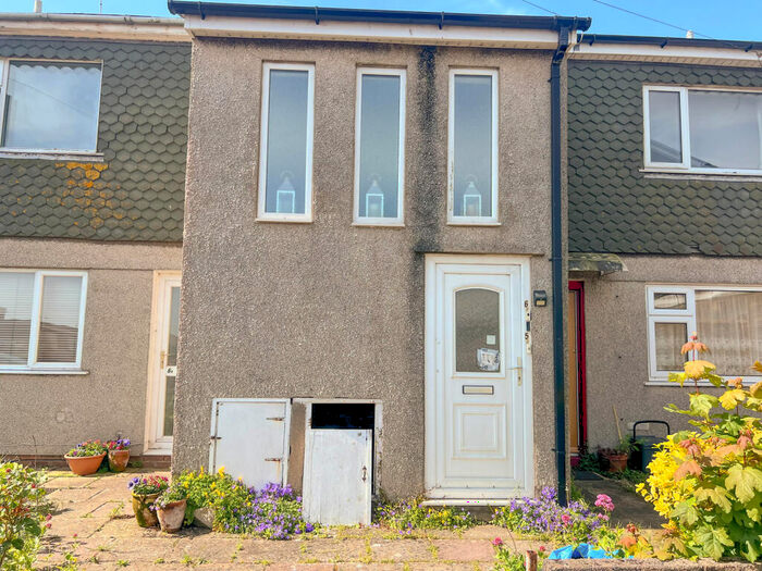 1 Bedroom Apartment For Sale In Uppercliff Close, Penarth, Vale Of Glamorgan, CF64